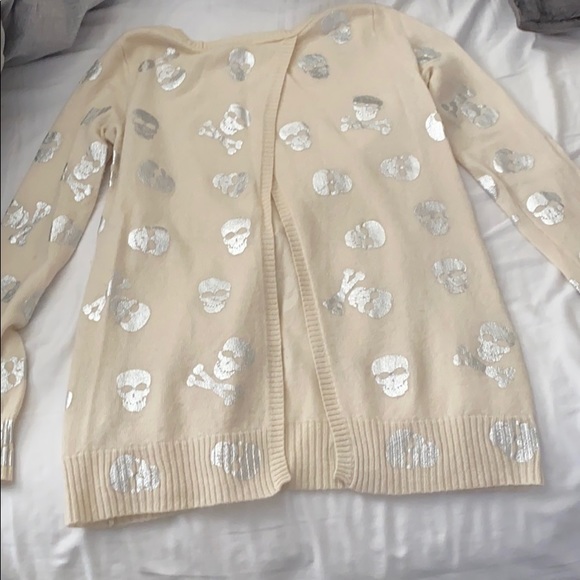 Saks Fifth Avenue Cashmere sweater with skulls - Picture 4 of 5